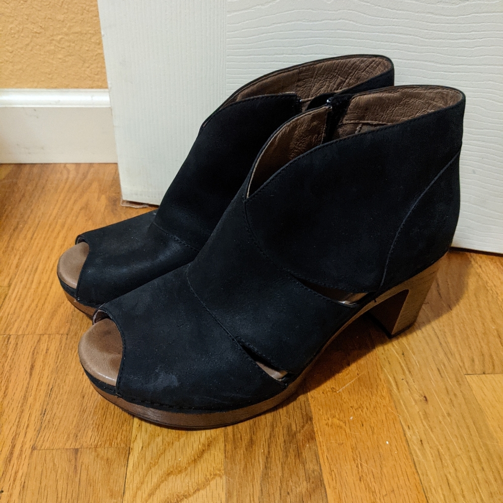 Dansko Delphine size 41 bootie